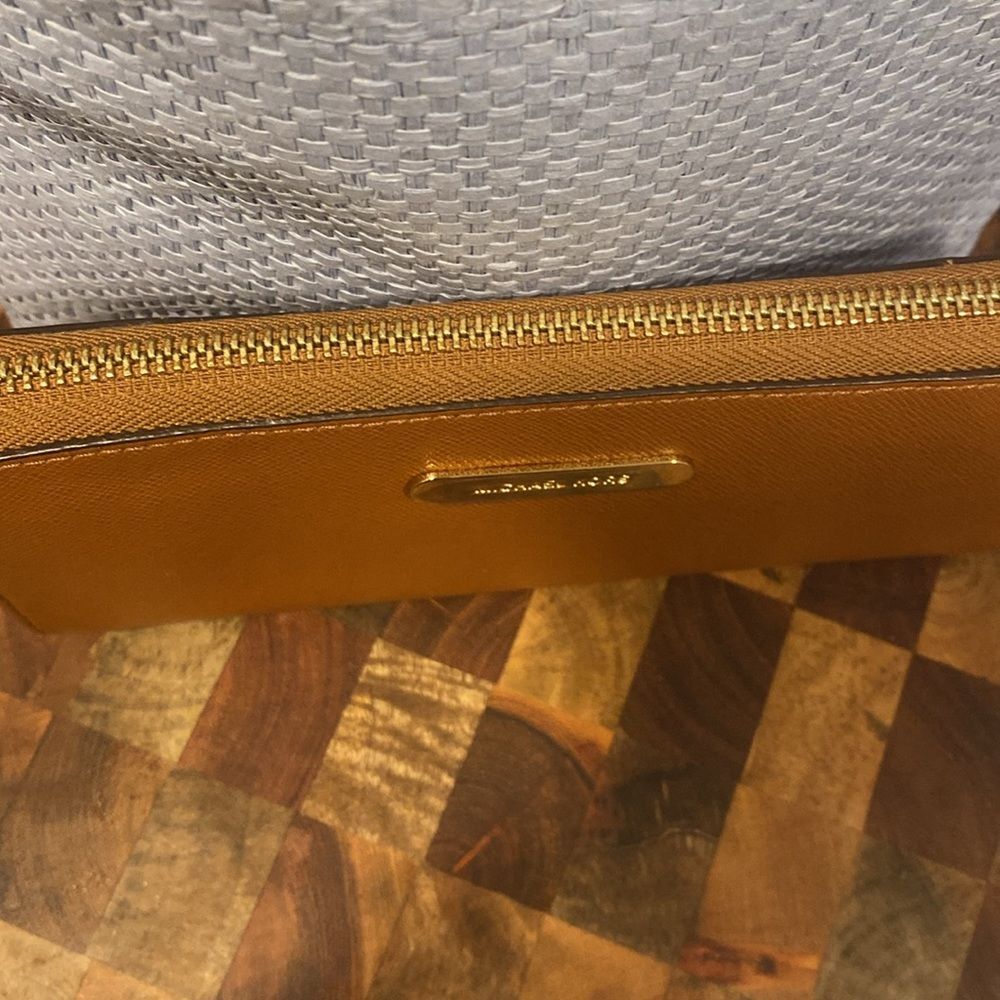 Michael Kors Large Zip Around Wallet NWOT - Picture 7 of 9